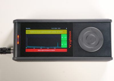 RG spectrometer displaying real-time Raman spectrum results