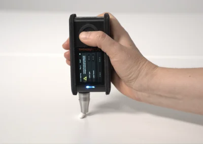 Handheld miniRaman spectrometer performing material analysis