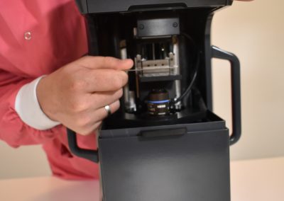 Placing sample container into miniRaman measurement area